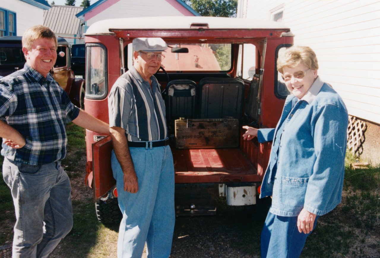 Adrian Keith Betsy and 73 Cruiser- empty nose fuses box in back